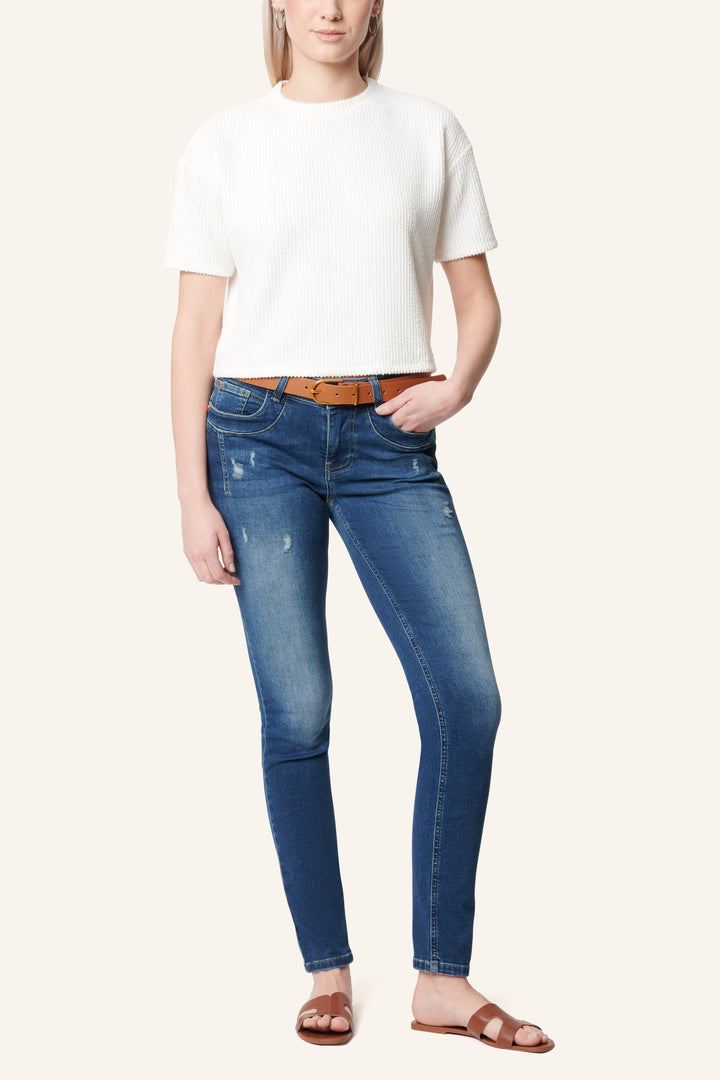 Women's blue low-rise slim fit jeans with ankle-length legs