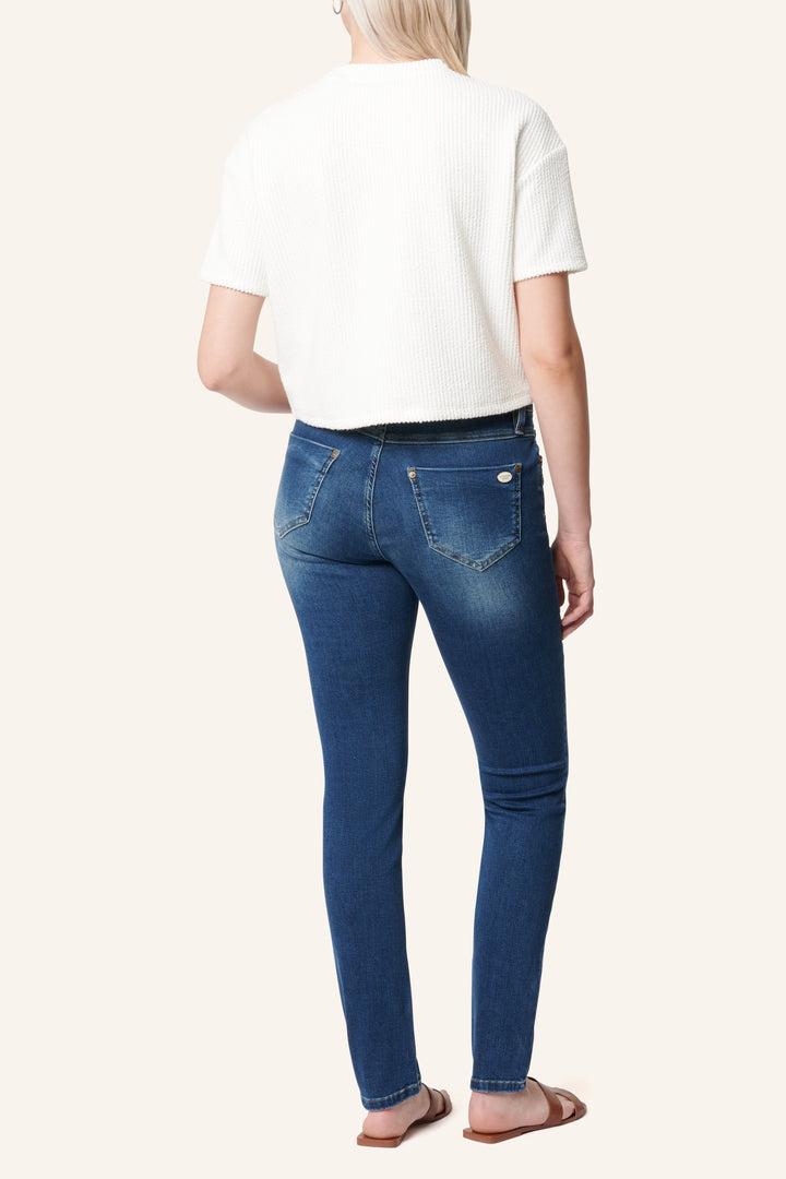 Women's blue low-rise slim fit jeans with ankle-length legs