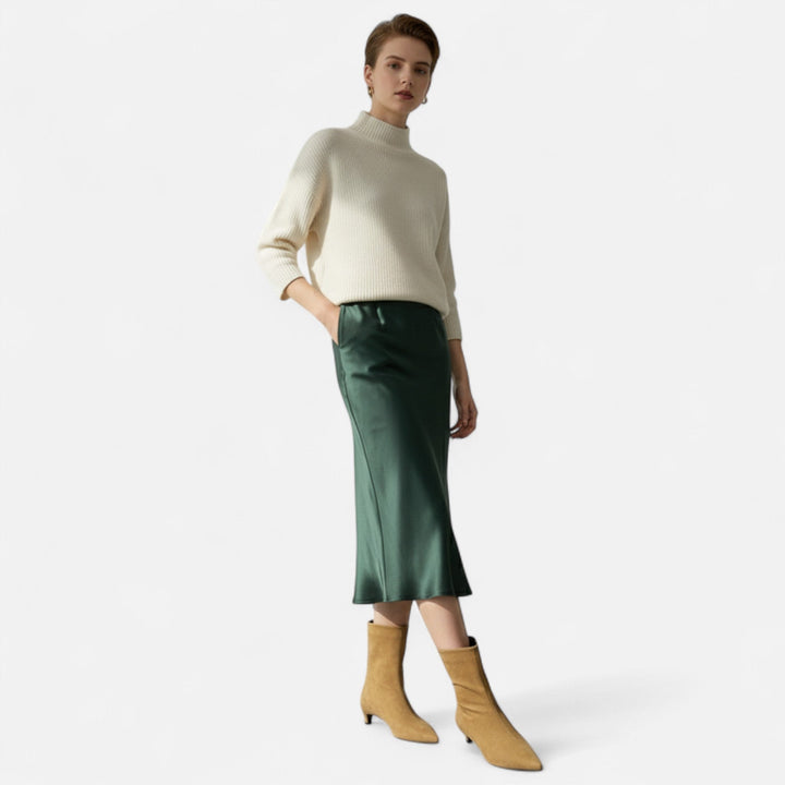 Women's pointed toe ankle boots with low heels and short shafts