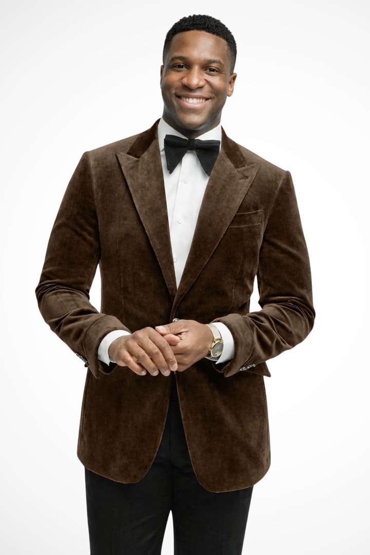 Men's tailored velvet blazer with peak lapels, long sleeves and front pockets