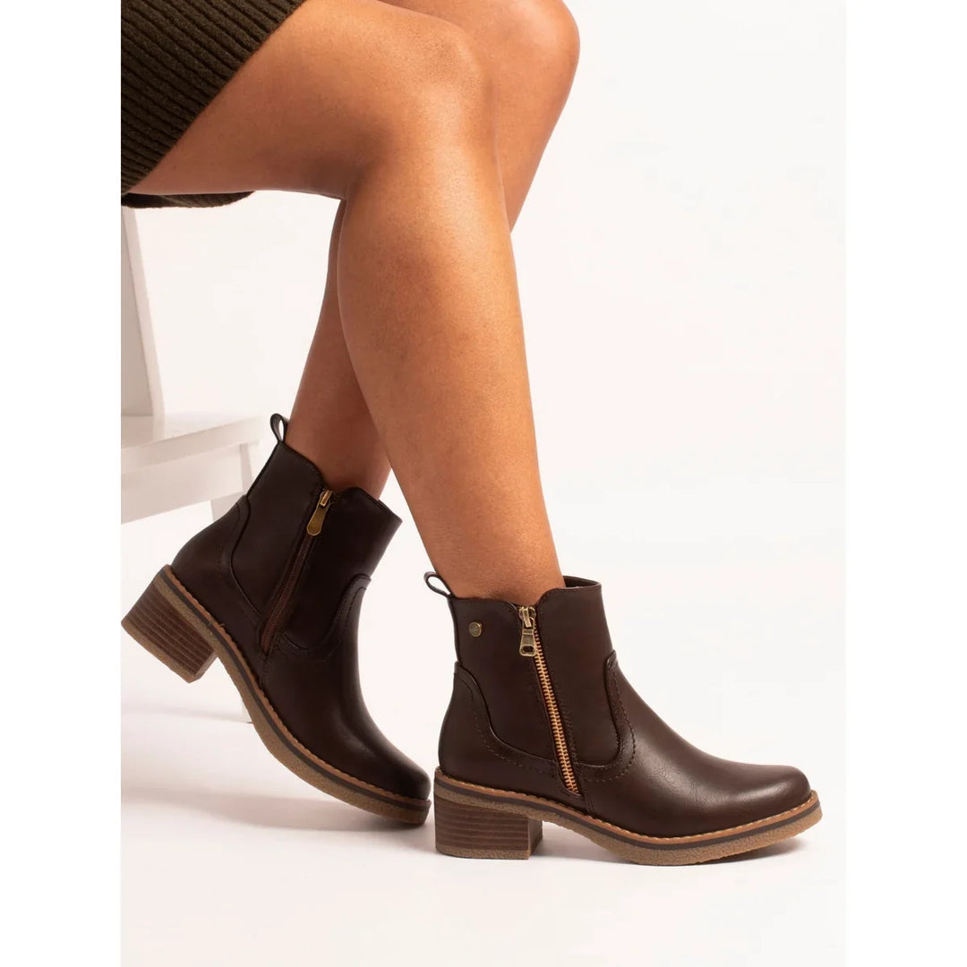 Women's brown ankle boots with side zipper, rounded toe and block heel