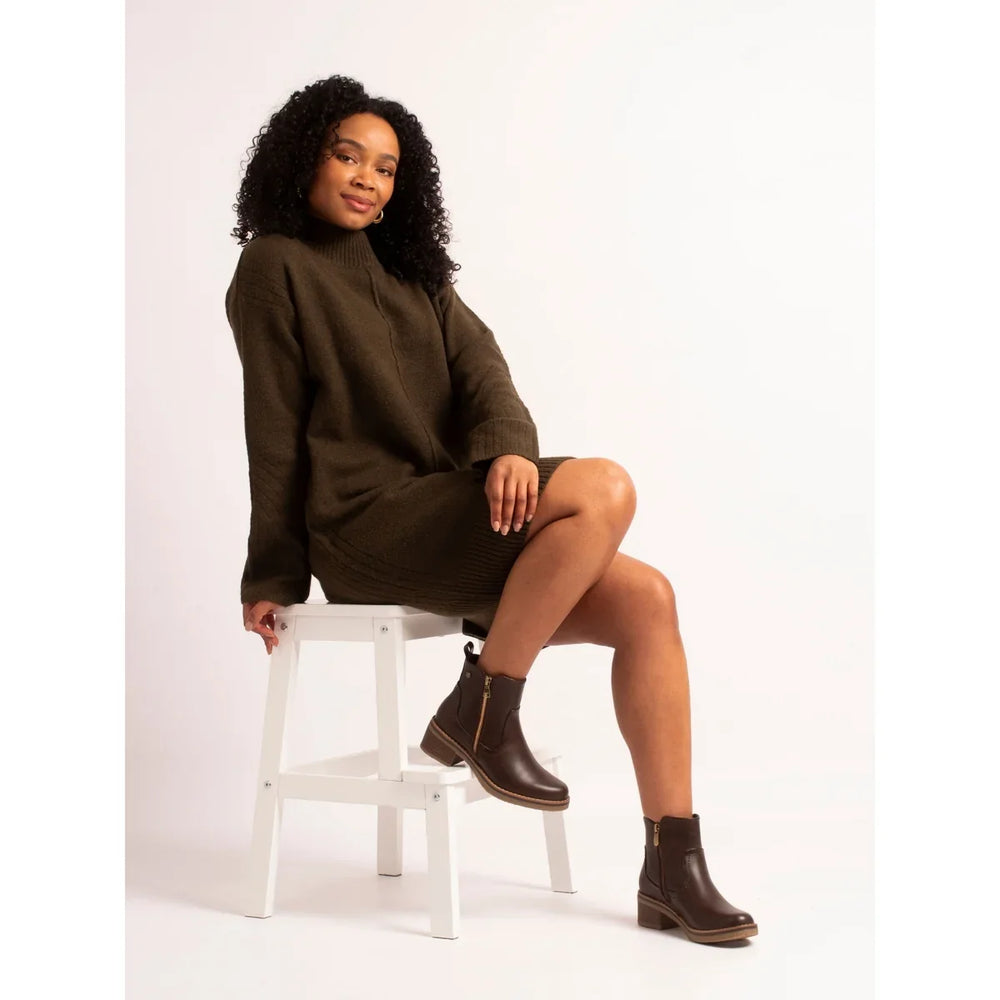 Women's brown ankle boots with side zipper, rounded toe and block heel