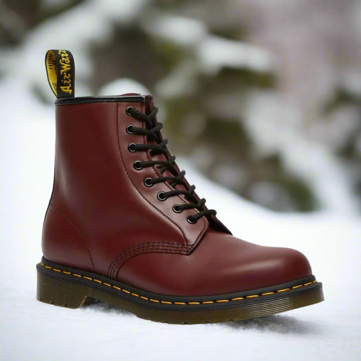 Men's ankle-height combat boot with black laces, round toe and lug sole