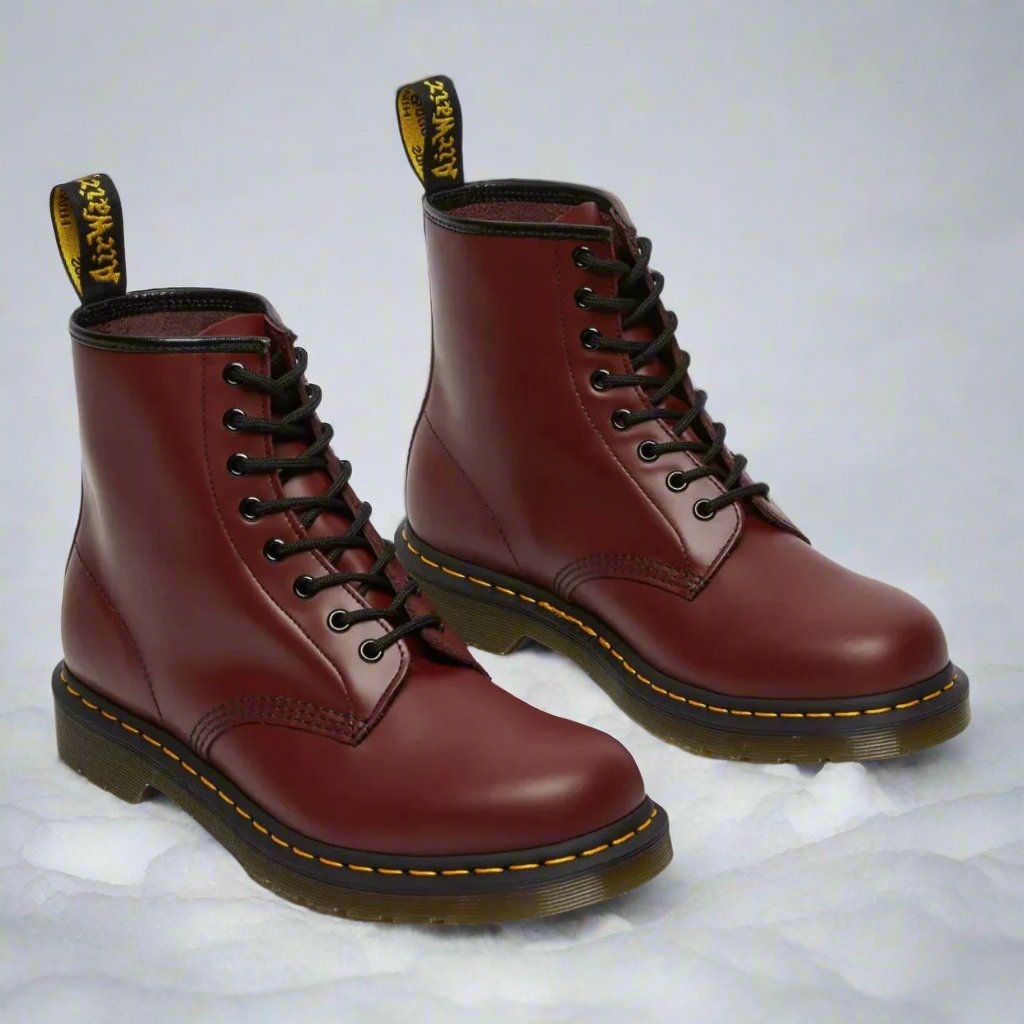 Men's ankle-height combat boot with black laces, round toe and lug sole