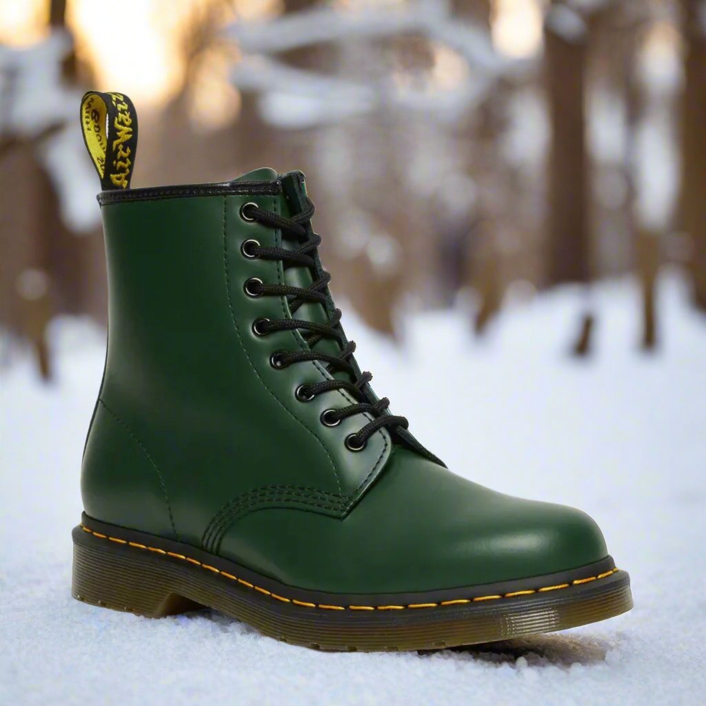 Men's ankle-height combat boot with black laces, round toe and lug sole