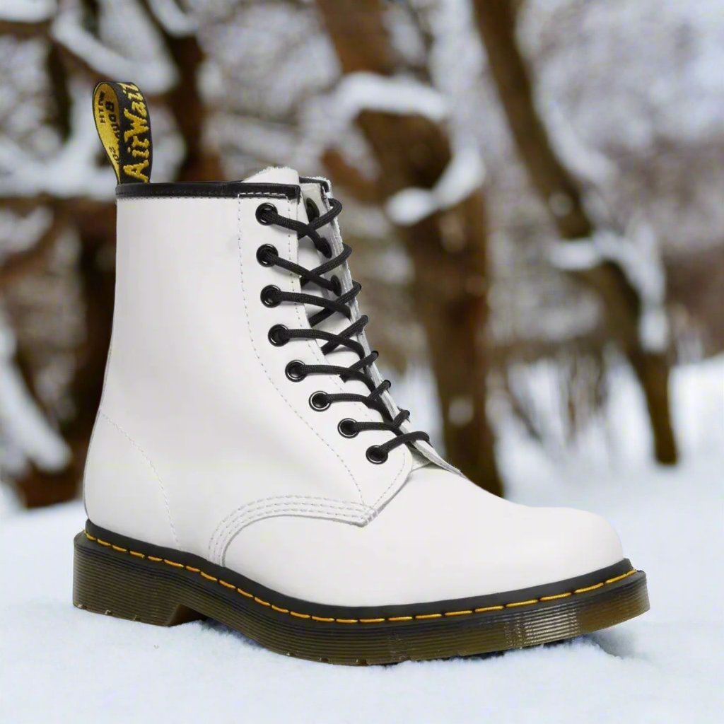 Men's ankle-height combat boot with black laces, round toe and lug sole