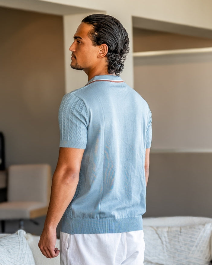 Short-sleeve textured knit polo shirt with collar and three-button placket