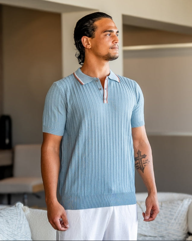 Short-sleeve textured knit polo shirt with collar and three-button placket