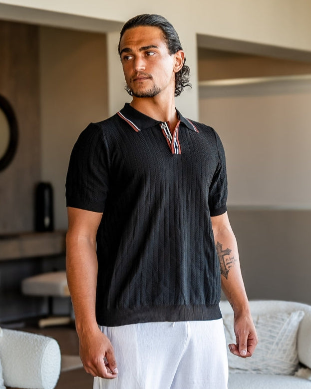 Short-sleeve textured knit polo shirt with collar and three-button placket