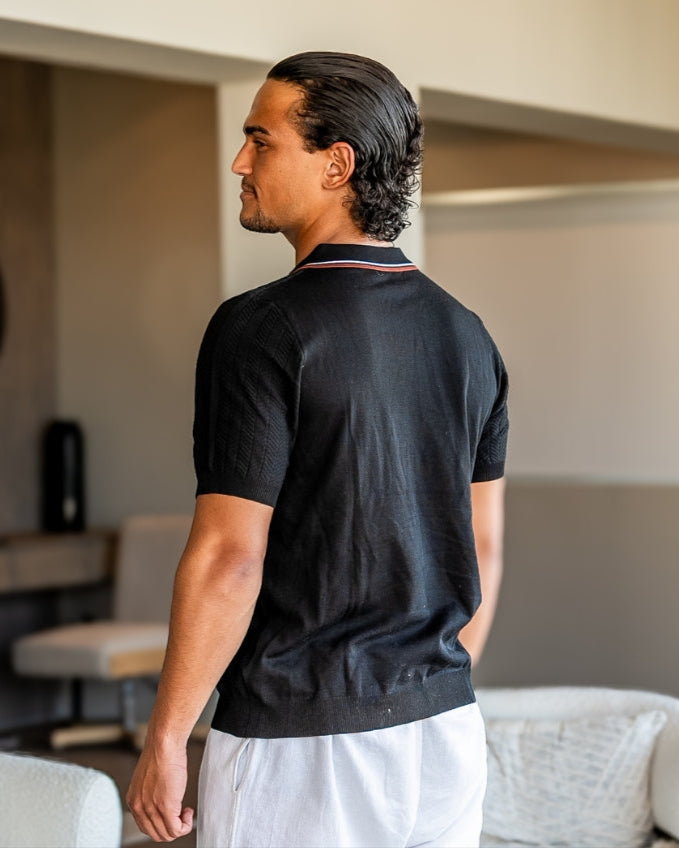 Short-sleeve textured knit polo shirt with collar and three-button placket