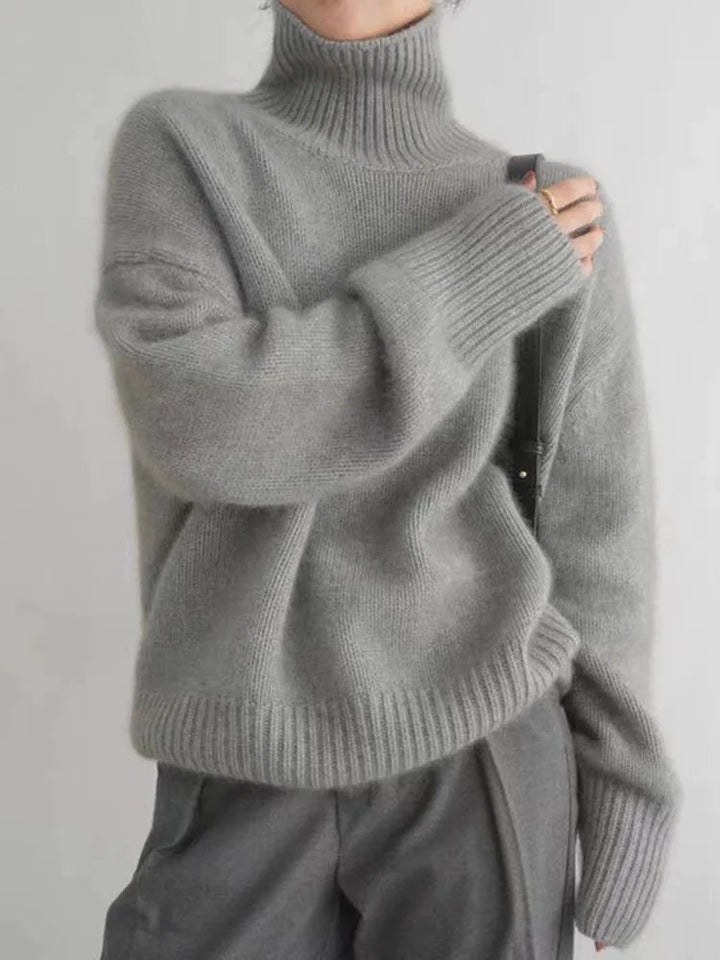 Women's ribbed turtleneck sweater with long sleeves and relaxed fit
