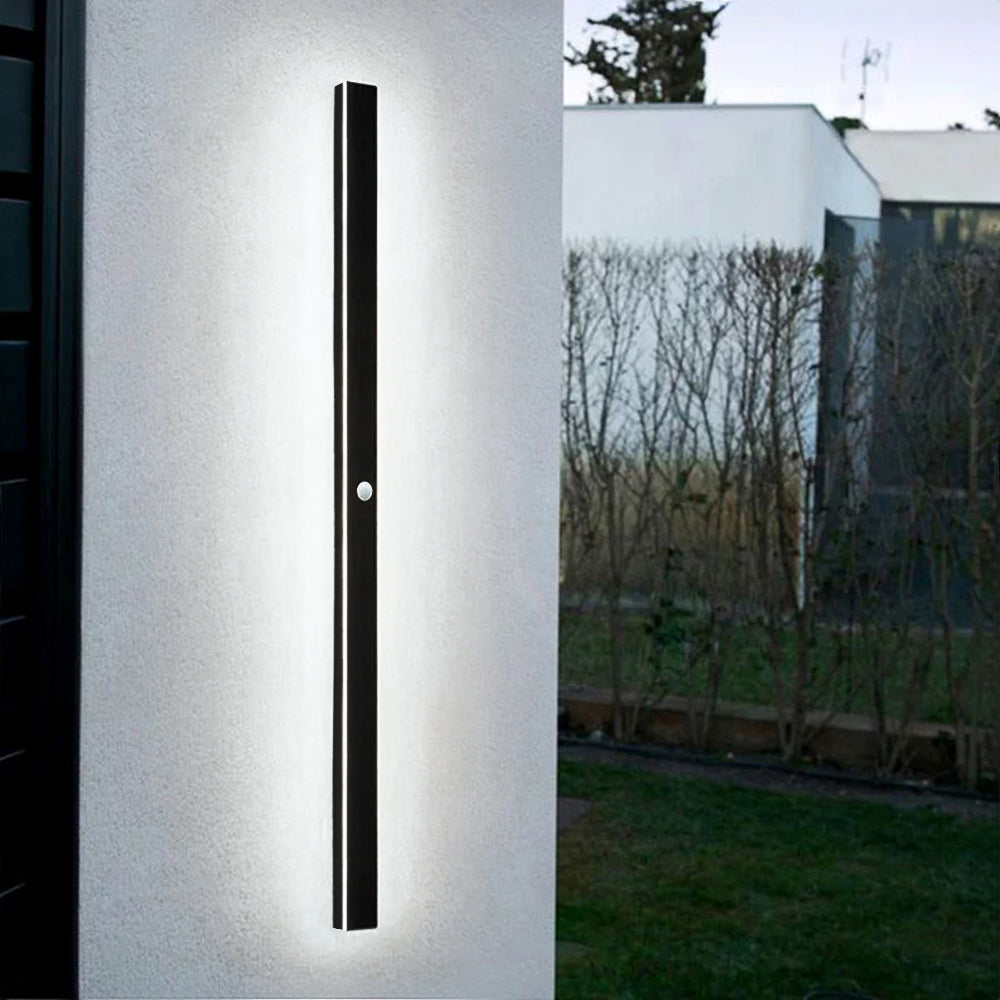 Linear outdoor wall lamp for exterior wall lighting