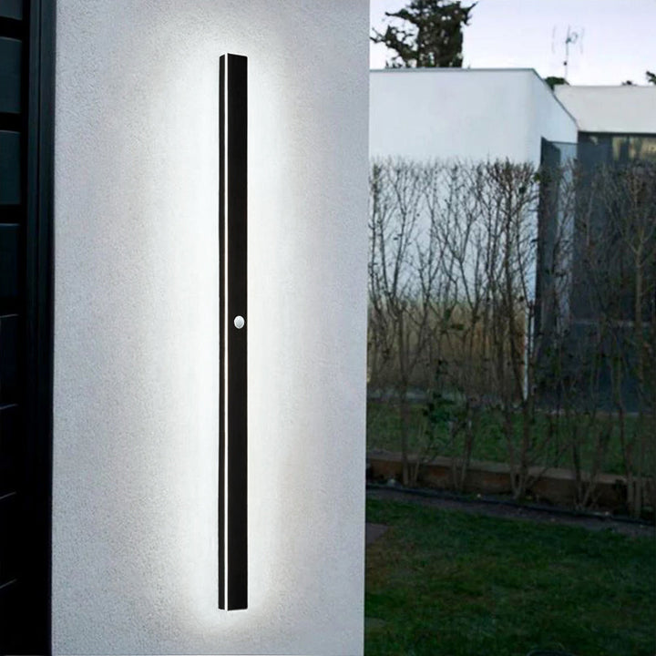 Linear outdoor wall lamp for exterior wall lighting