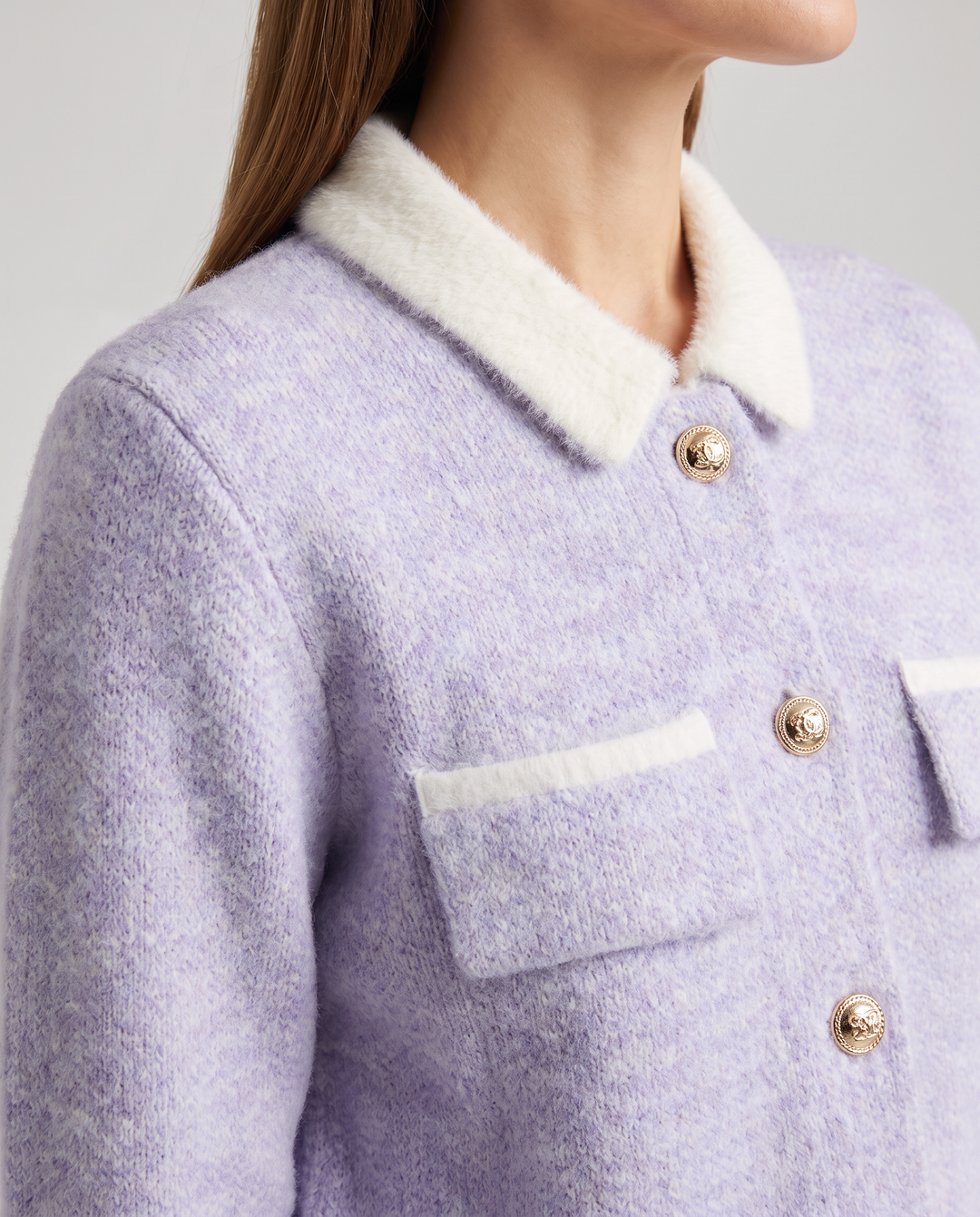 Women's contrast collar button-front cardigan with long sleeves