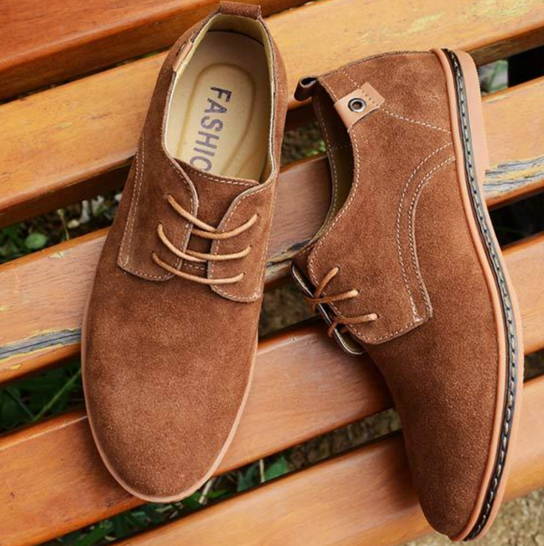 Men's textured lace-up derby shoes with round toe and low layered sole