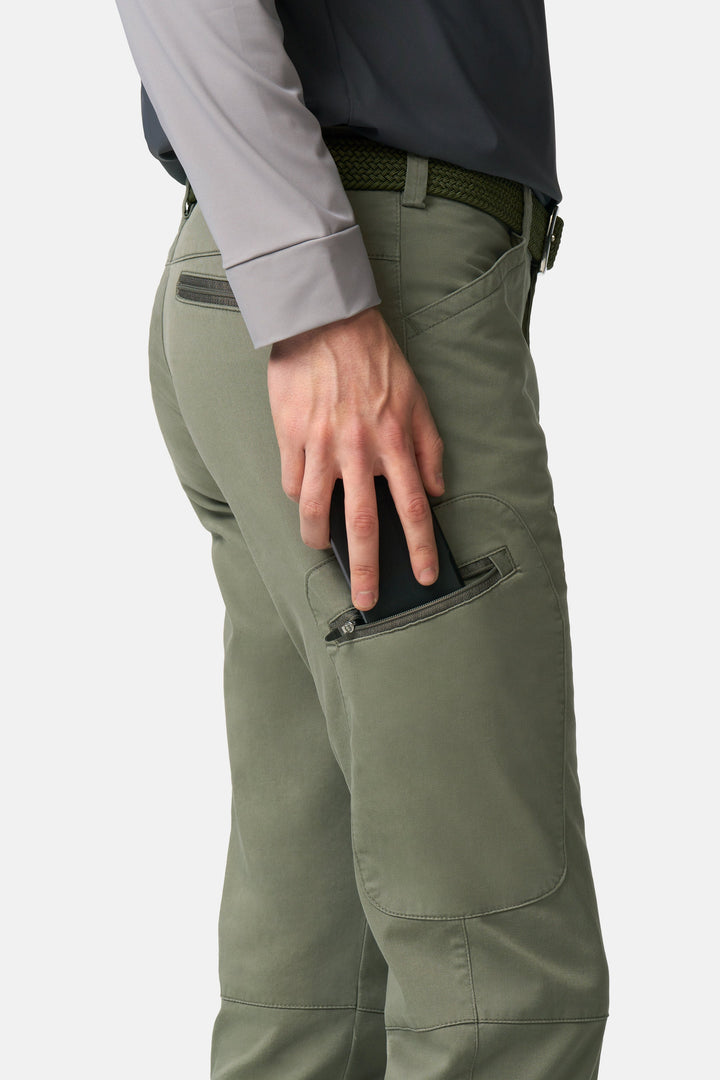 Men's straight-leg cargo trousers with belt loops and side utility pockets