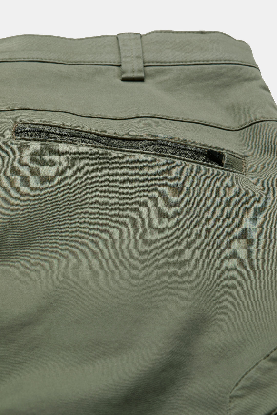 Men's straight-leg cargo trousers with belt loops and side utility pockets