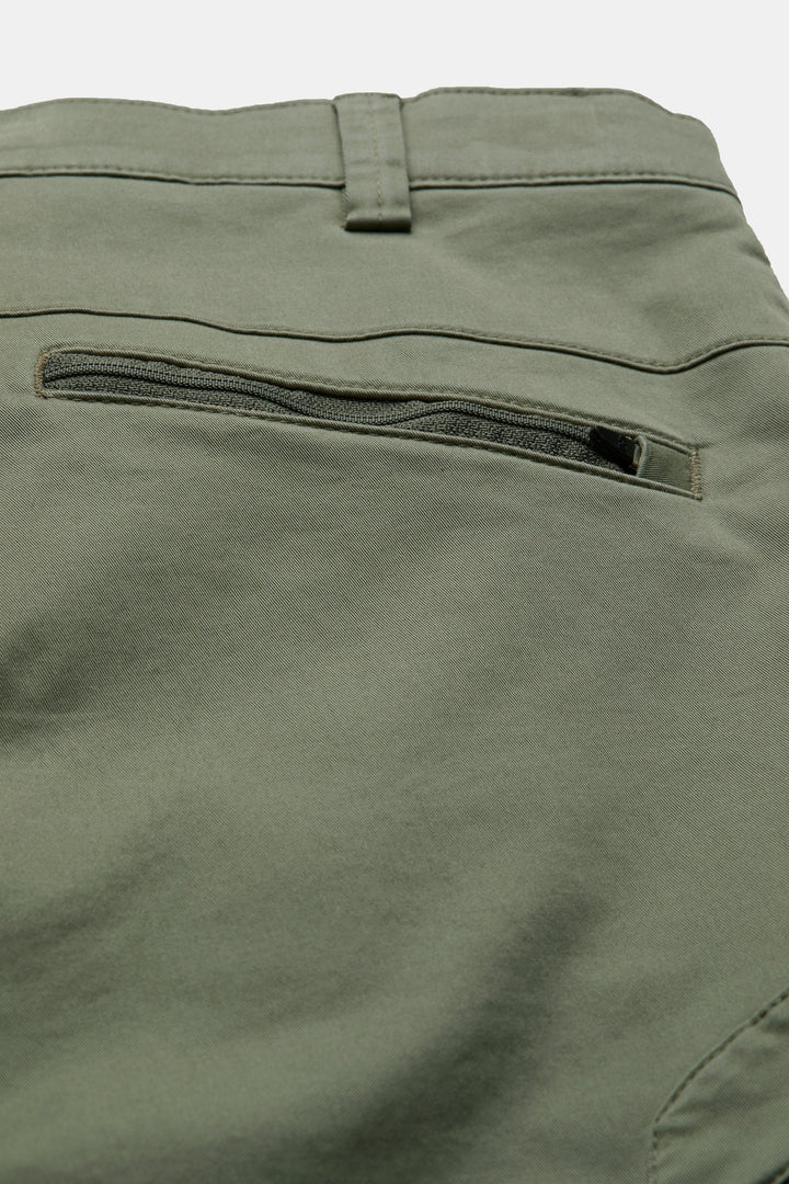 Men's straight-leg cargo trousers with belt loops and side utility pockets
