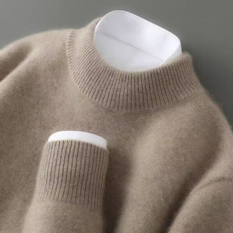 Plain crew neck jumper with long sleeves and ribbed collar and cuffs