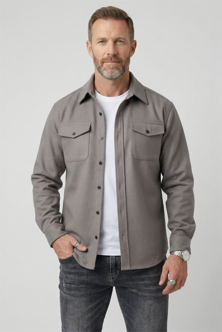 Men's long-sleeve utility jacket with pointed collar and two buttoned chest pockets