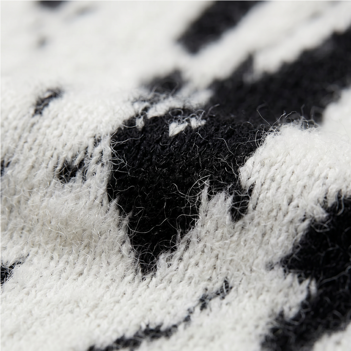 Men's abstract black mark pattern knit sweater with crew neck and long sleeves