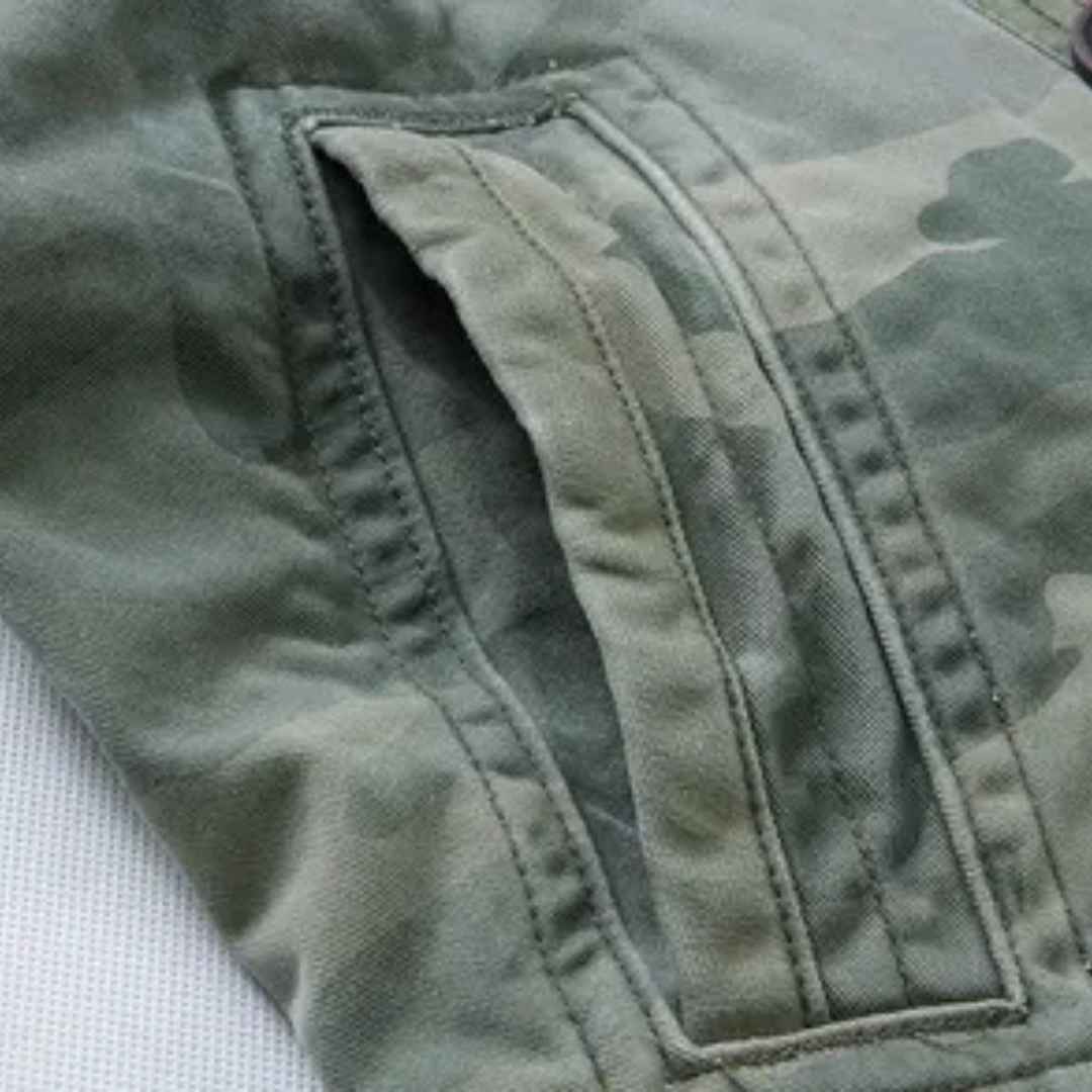 Men's short camouflage military jacket with stand collar, long sleeves and multiple pockets