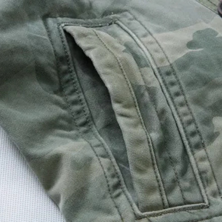 Men's short camouflage military jacket with stand collar, long sleeves and multiple pockets