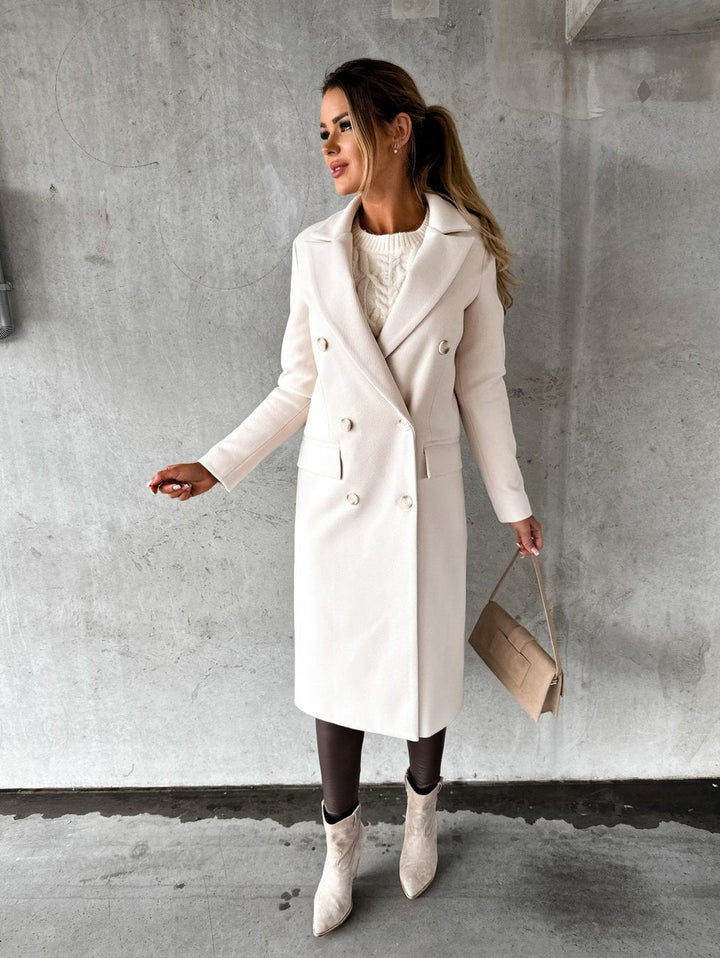Women's long double-breasted coat with lapels and flap pockets