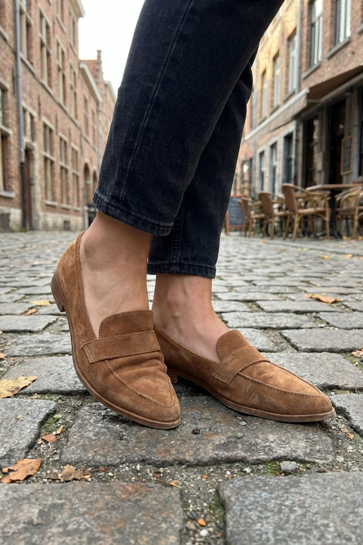 Women's pointed penny loafers with vamp strap and low heel