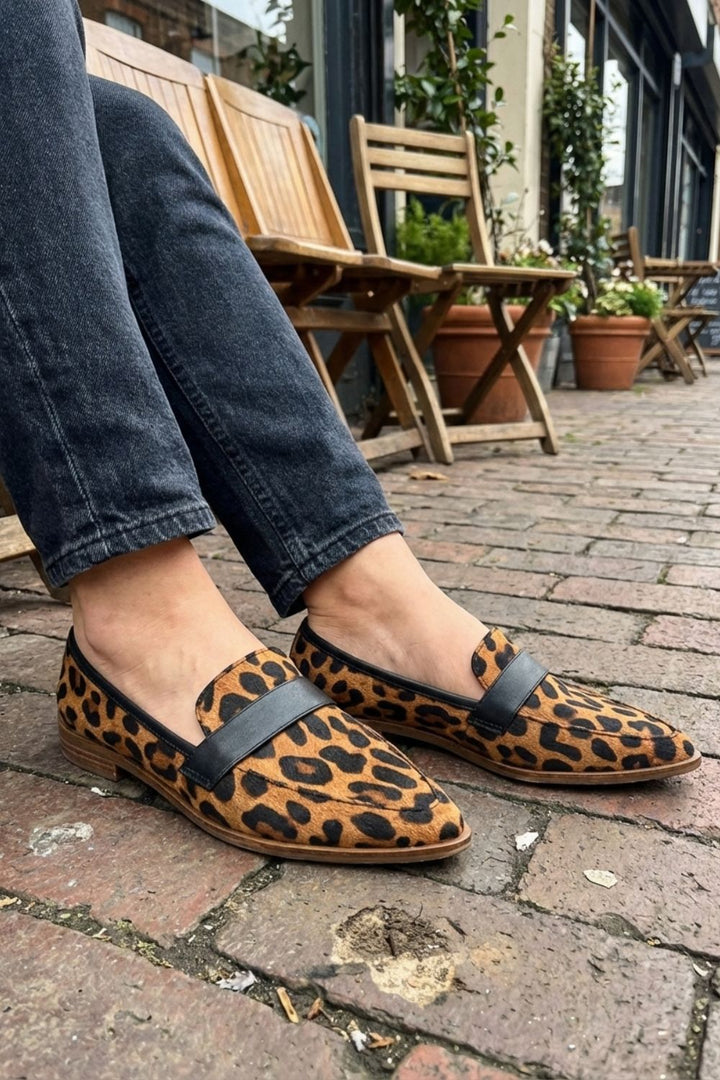 Women's pointed penny loafers with vamp strap and low heel