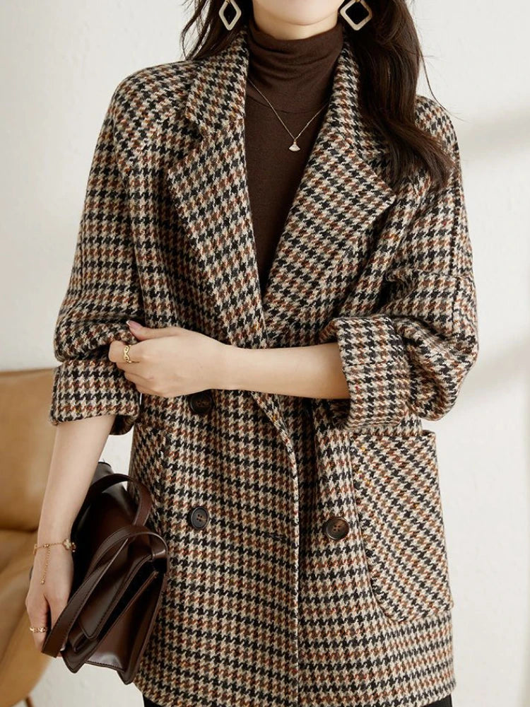 Women's houndstooth long coat with notched lapels and patch pockets