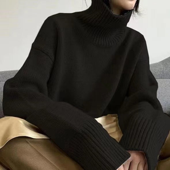 Women's relaxed turtleneck sweater with long sleeves and ribbed trims
