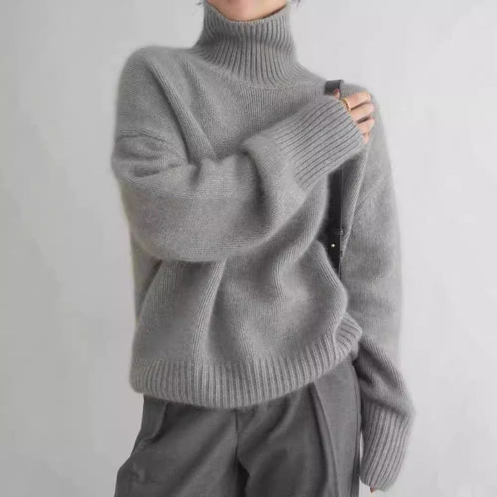Women's relaxed turtleneck sweater with long sleeves and ribbed trims