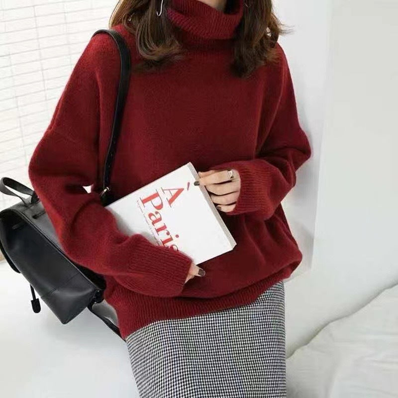 Women's relaxed turtleneck sweater with long sleeves and ribbed trims