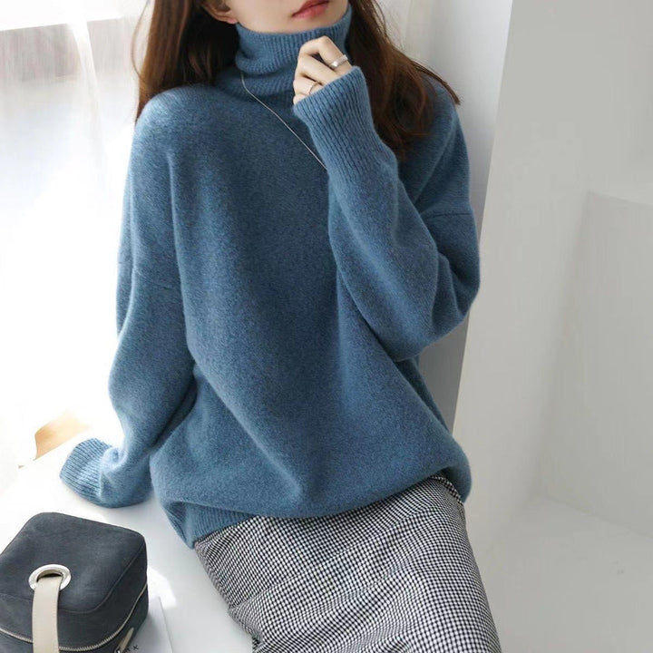 Women's relaxed turtleneck sweater with long sleeves and ribbed trims
