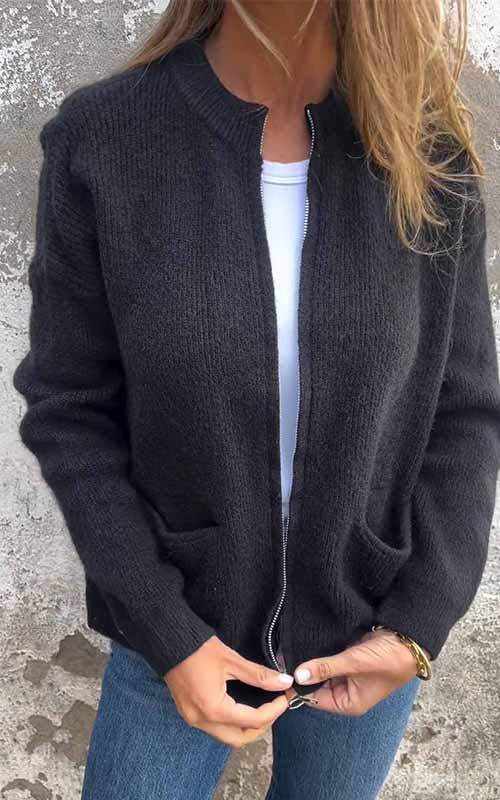 Women's knitted zip jacket with ribbed collar, long sleeves and front pockets