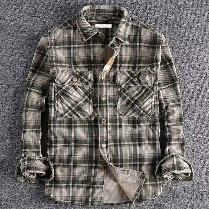 Men's long-sleeve plaid shirt with point collar and two chest pockets