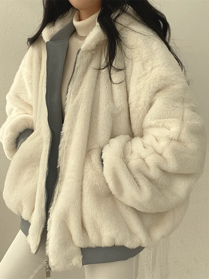 Women's relaxed winter jacket with sherpa-style lining, zipper front and long sleeves