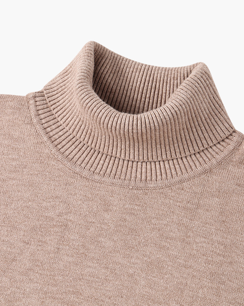 Women's ribbed turtleneck sweater with long sleeves and fitted hip-length cut