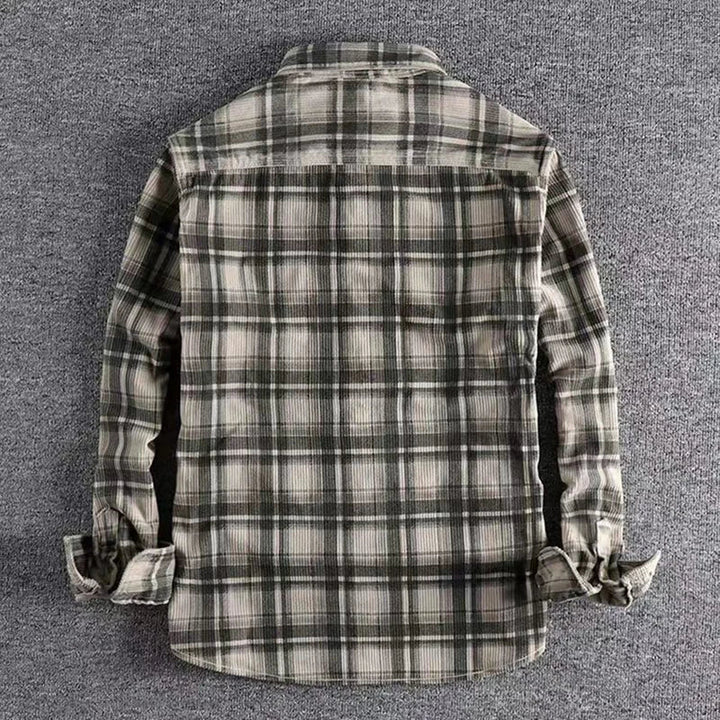 Men's long-sleeve plaid shirt with point collar and two chest pockets