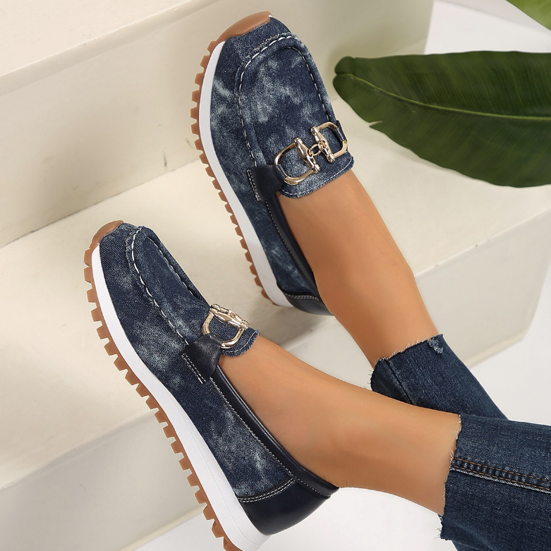 Women's abstract pattern loafers with decorative buckle and lugged flat sole