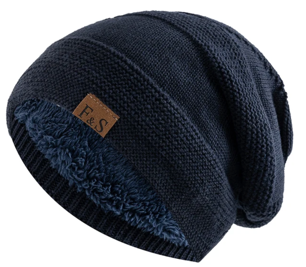 Men's textured knitted slouch beanie with plush lining and side label