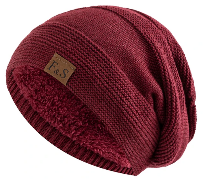 Men's textured knitted slouch beanie with plush lining and side label