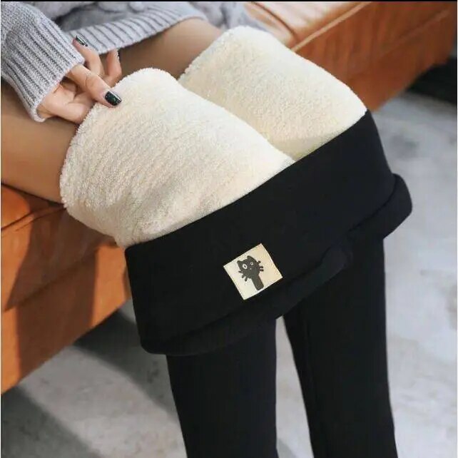 Women's dark fleece-lined leggings with a high waistband