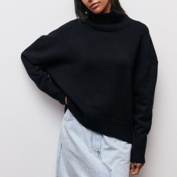 Women's relaxed turtleneck sweater with long sleeves and ribbed trims