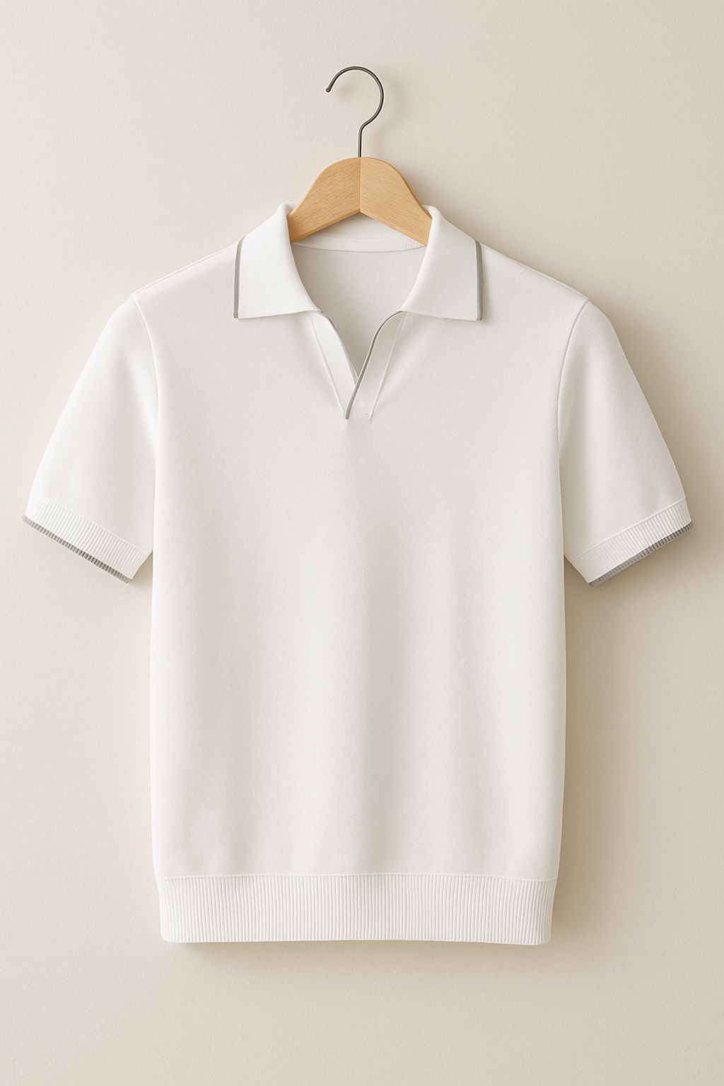 Men's slim fit knit polo shirt with contrast collar and sleeve trim