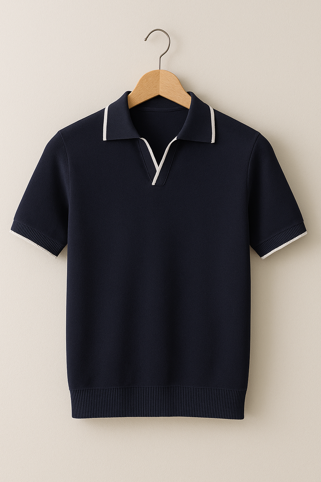 Men's slim fit knit polo shirt with contrast collar and sleeve trim