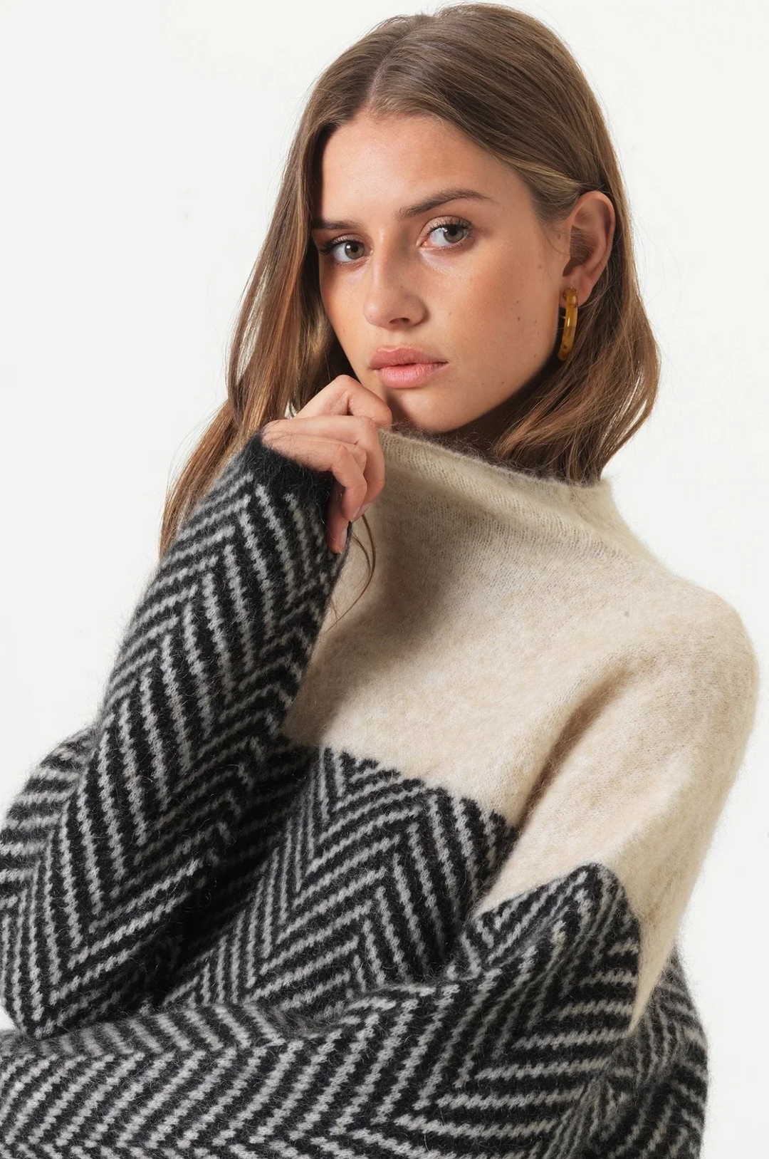 Women's chevron turtleneck sweater with long sleeves