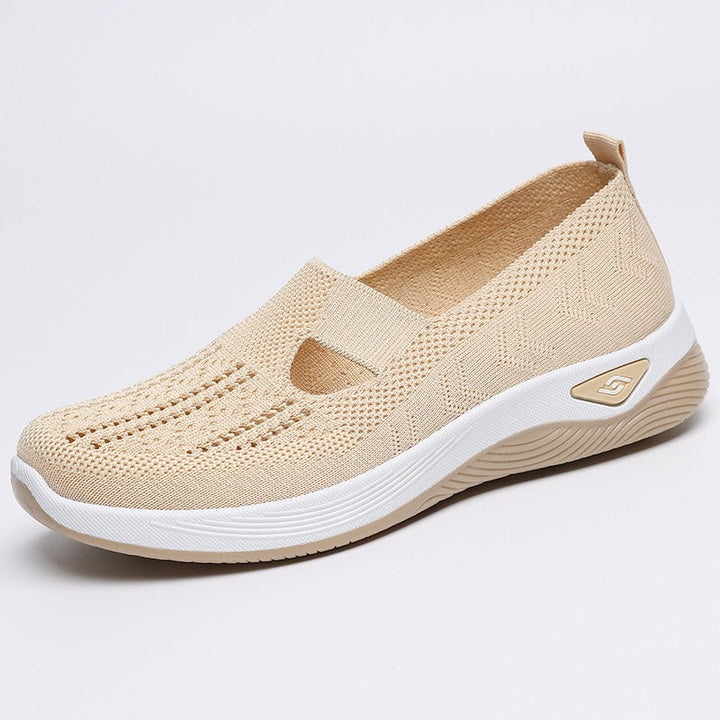 Women's knitted slip-on ballet flat with round toe and contrast sole