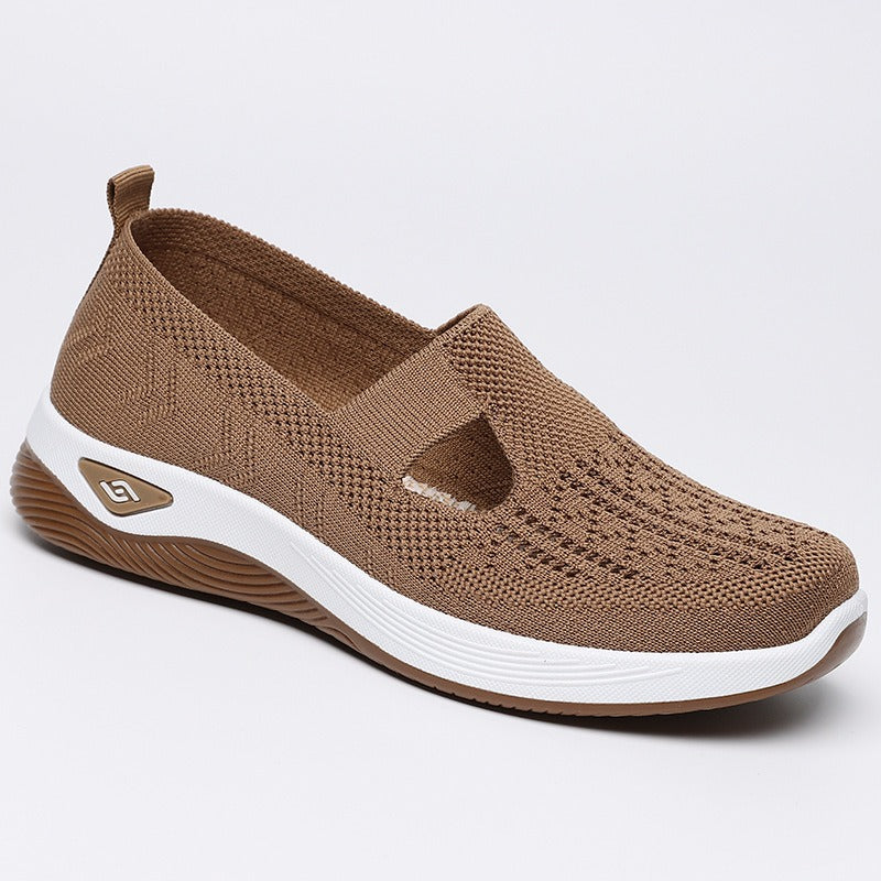 Women's knitted slip-on ballet flat with round toe and contrast sole